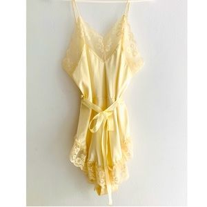 Vintage butter cream teddy